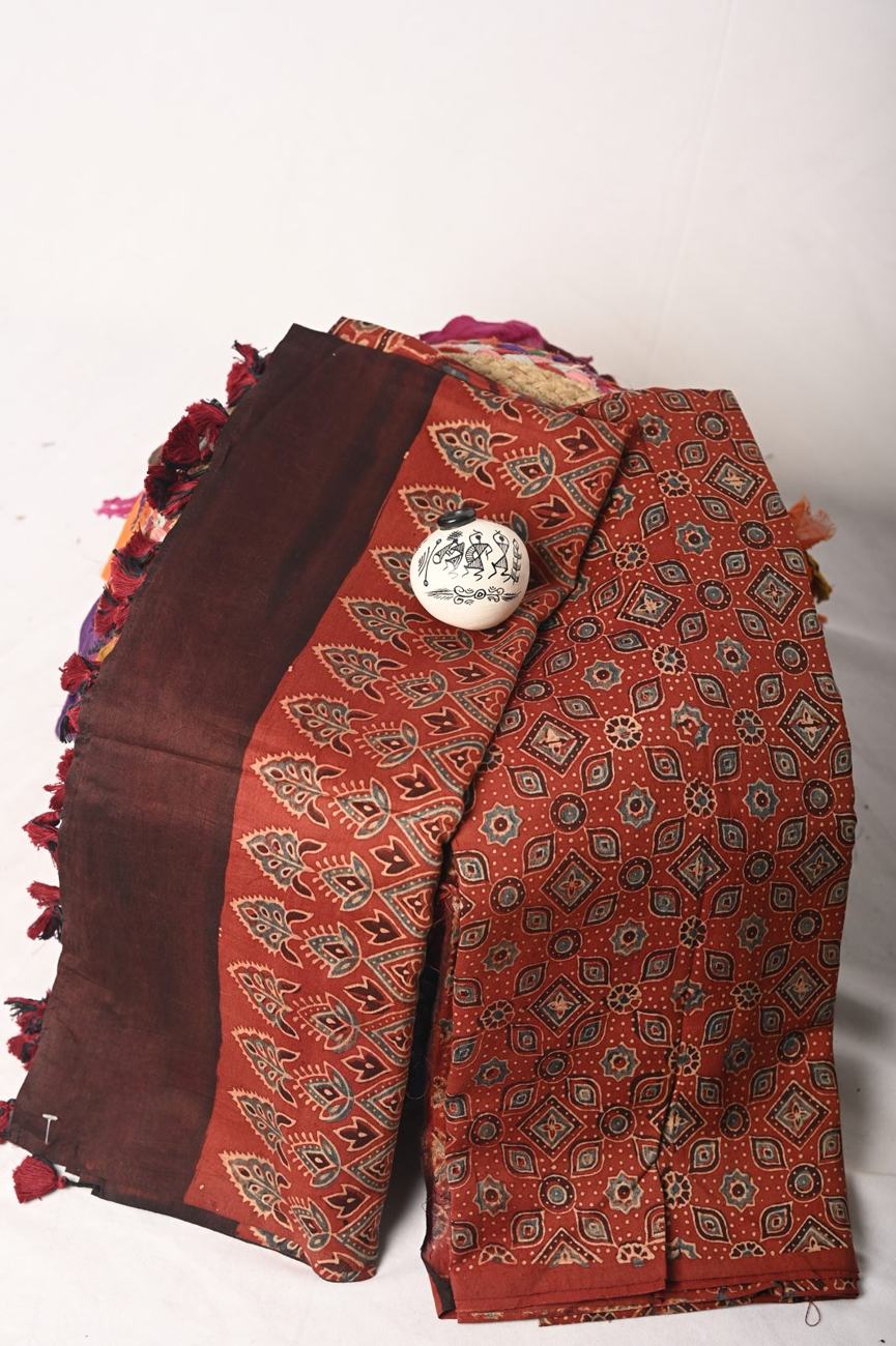 RAAGYAI hand-printed set in madder red